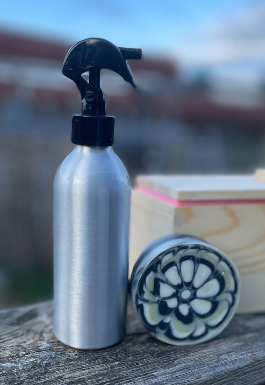 Aluminum spray bottle